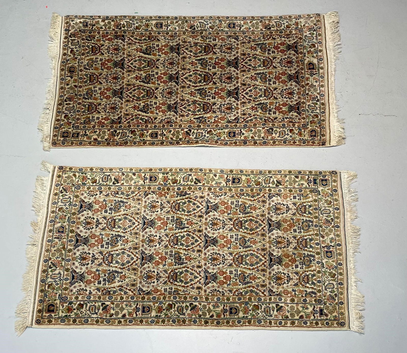 PAIR OF FINELY KNOTTED CARPETS.
