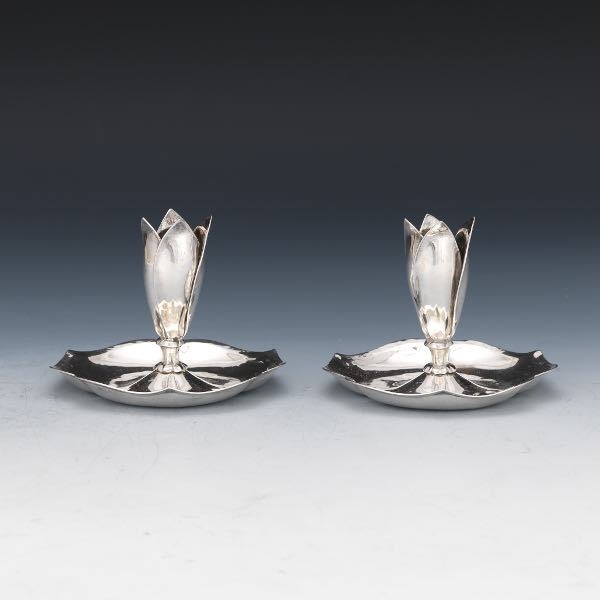 PAIR OF FLORAL DESIGN HAND
