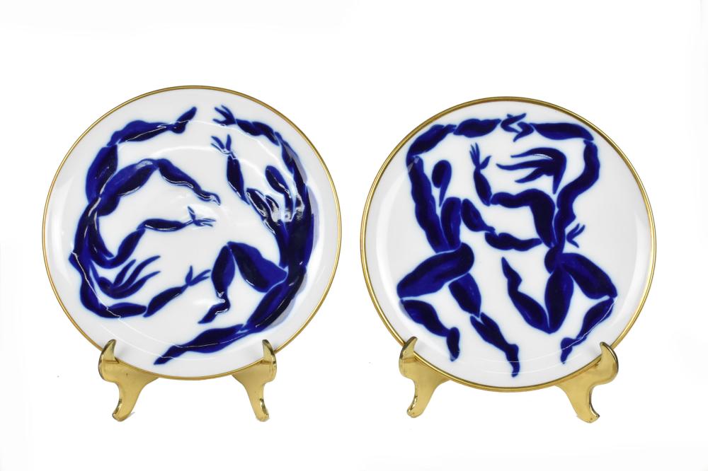 PAIR OF FRENCH PORCELAIN PLATES