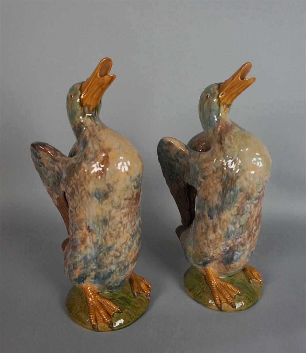 PAIR OF GLAZED DUCKS ON GREEN