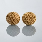 PAIR OF GOLD CUFFLINKSA pair o