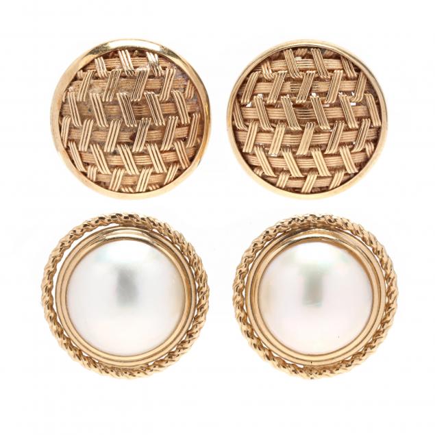 PAIR OF GOLD EARRINGS AND A PAIR OF