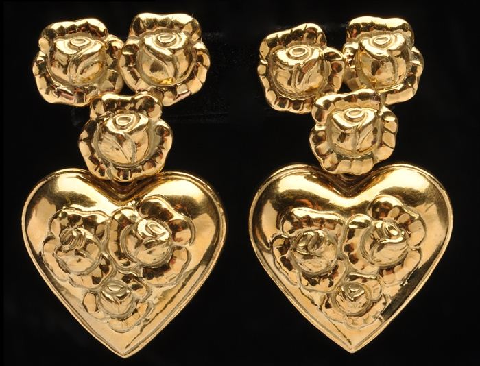 PAIR OF GOLD HEART EARRINGS Stamped
