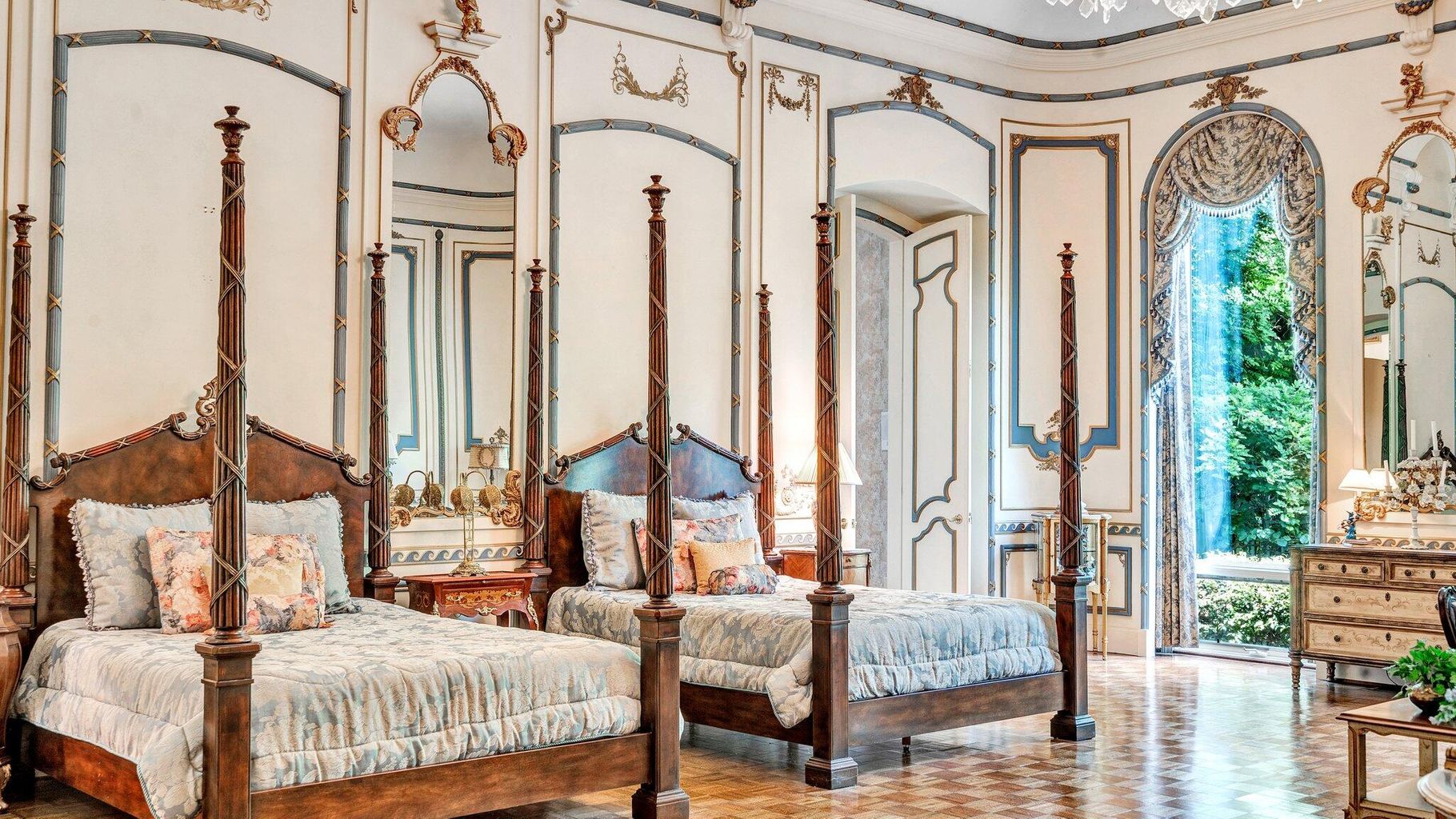 PAIR OF GRAND QUEEN POSTER BEDS