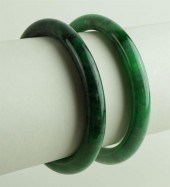 PAIR OF GREEN JADE BANGLE BRAC