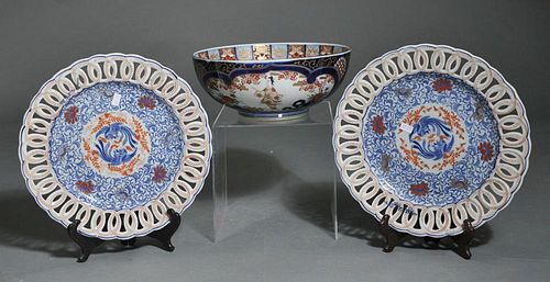 PAIR OF IMARI CHARGERS AND BOWLPair