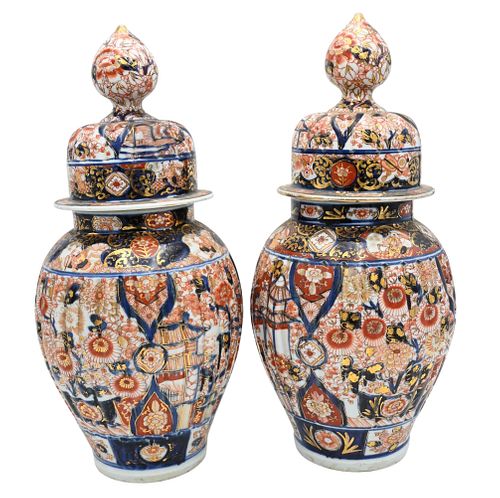 PAIR OF IMARI PORCELAIN COVERED