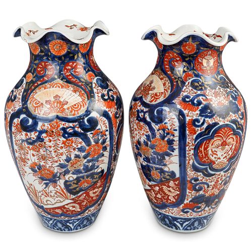 PAIR OF IMARI PORCELAIN