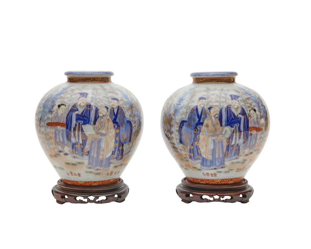 PAIR OF JAPANESE IMARI GINGER
