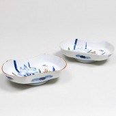 PAIR OF JAPANESE IMARI PORCELA