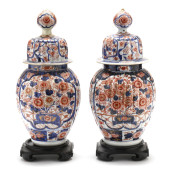 PAIR OF JAPANESE IMARI PORCELA