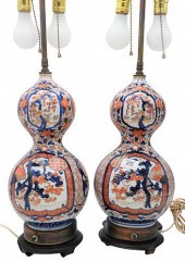 PAIR OF JAPANESE IMARI PORCELA