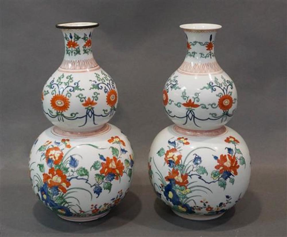 PAIR OF JAPANESE KAKIEMON STYLE