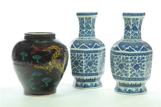 PAIR OF JARS AND A JARDINIERE. 