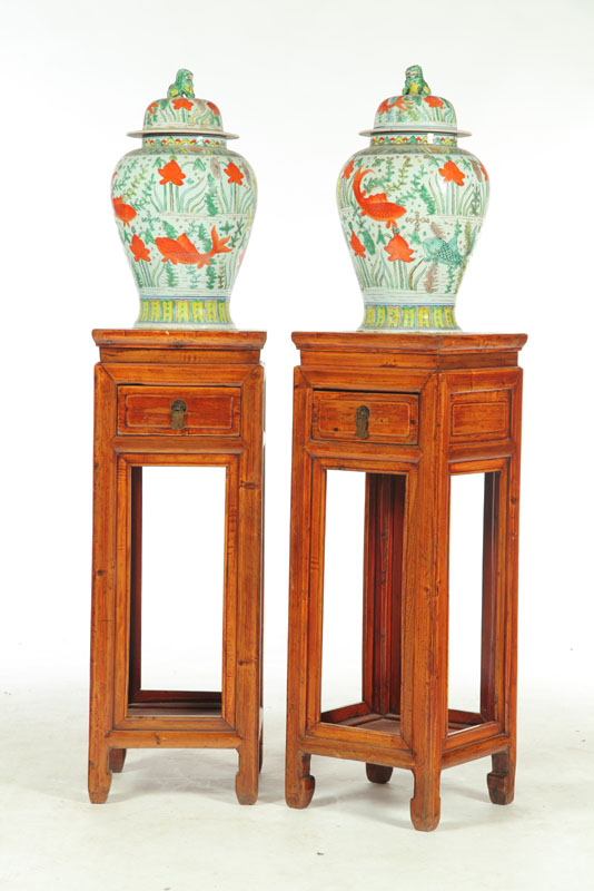 PAIR OF JARS AND WOODEN PEDESTALS.