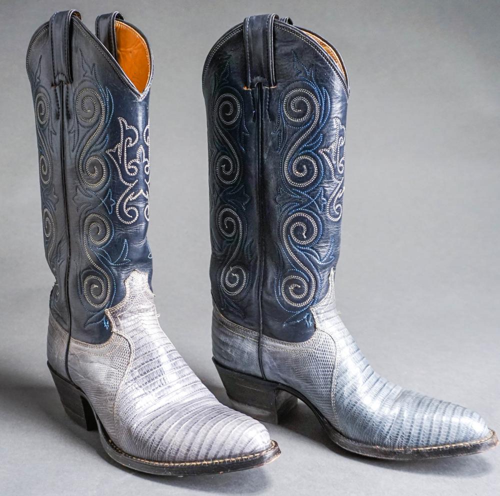 PAIR OF JUSTIN WOMAN'S LEATHER