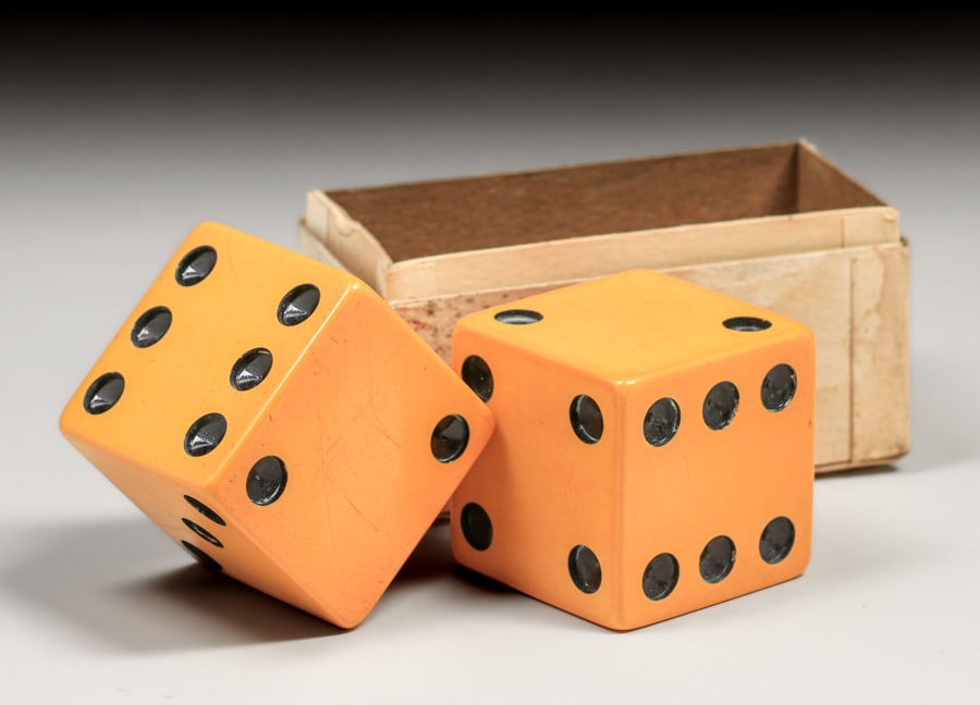 PAIR OF LARGE CATALIN DICE
