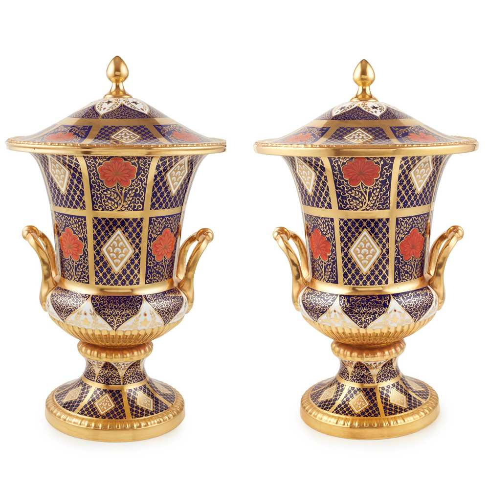 PAIR OF LARGE CAVERSWALL IMARI TWIN