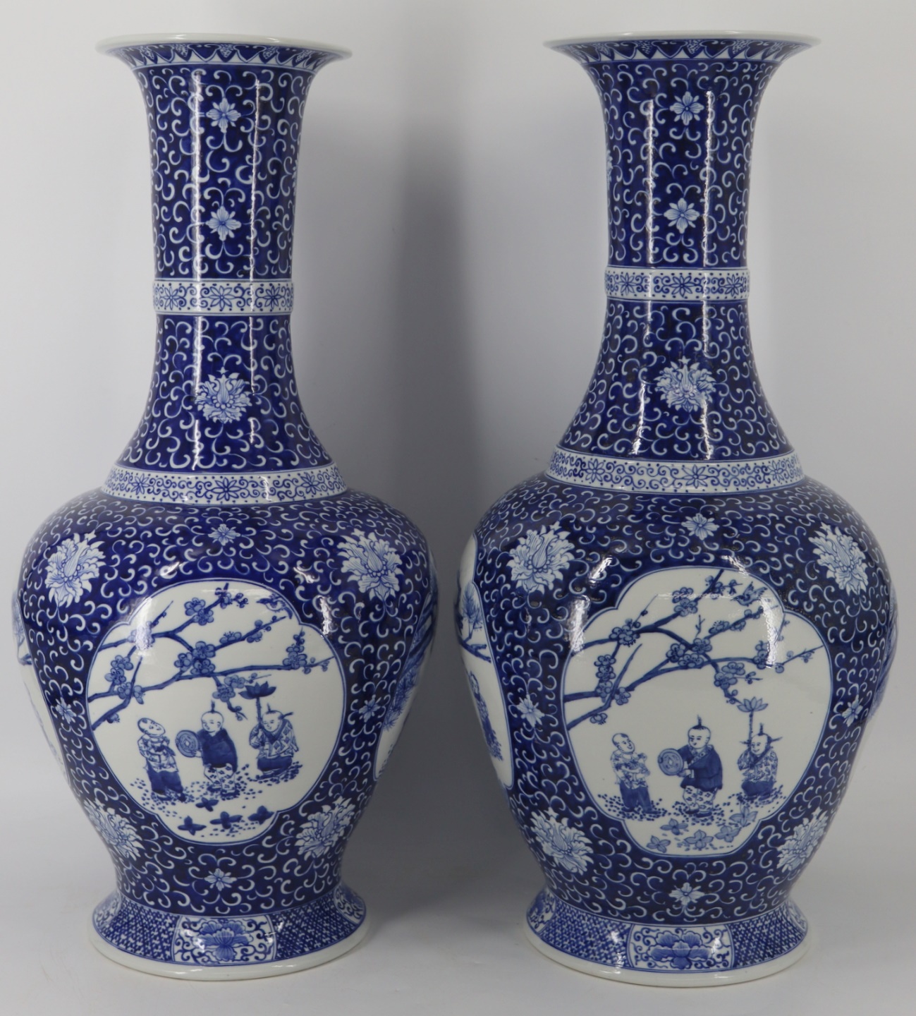PAIR OF LARGE CHINESE BLUE AND