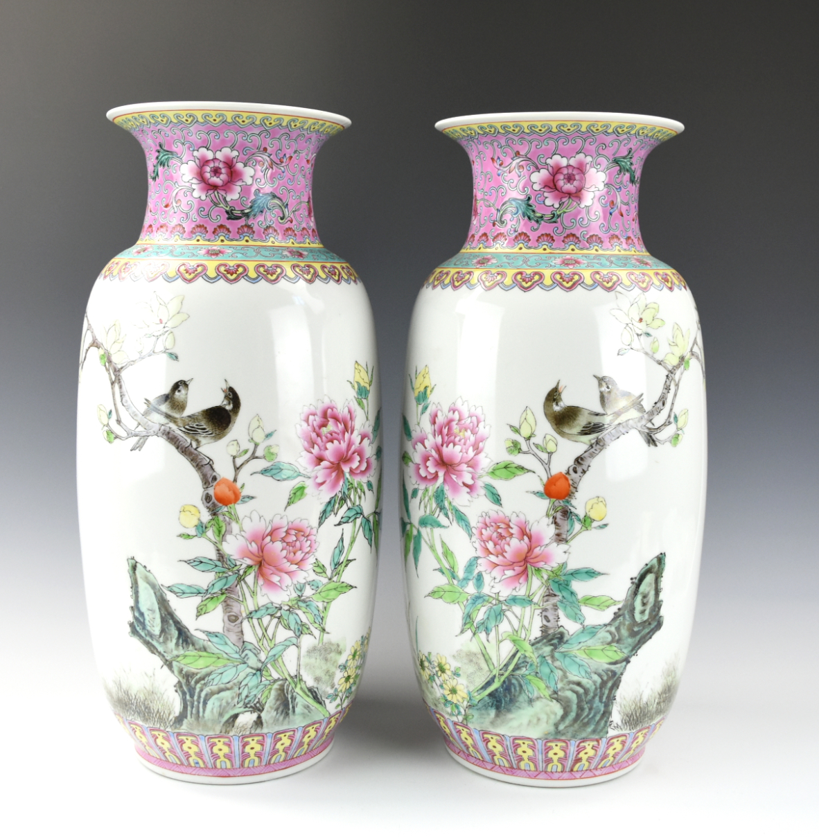 PAIR OF LARGE CHINESE FAMILLE