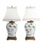 PAIR OF LARGE CLASSIC PILLOW V