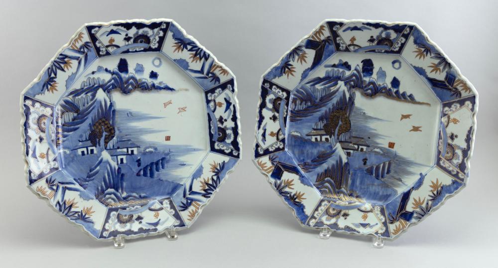 PAIR OF LARGE JAPANESE IMARI