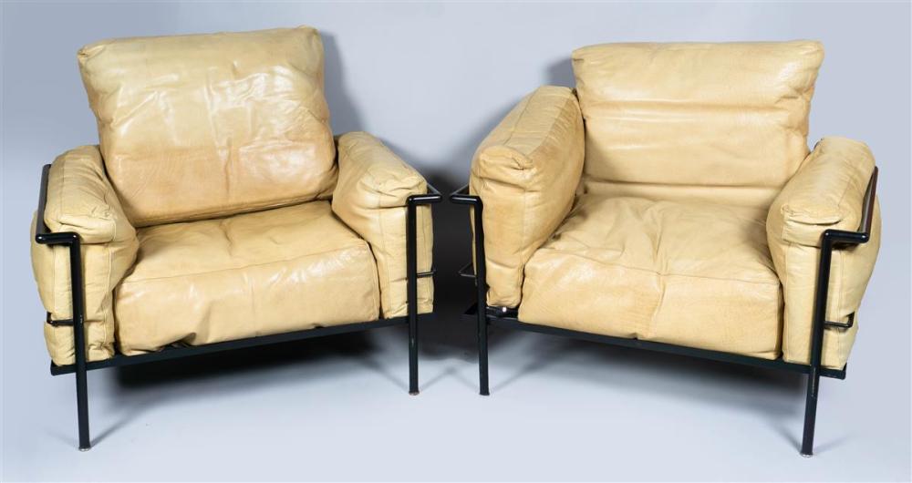 PAIR OF LE CORBUSIER BLACK