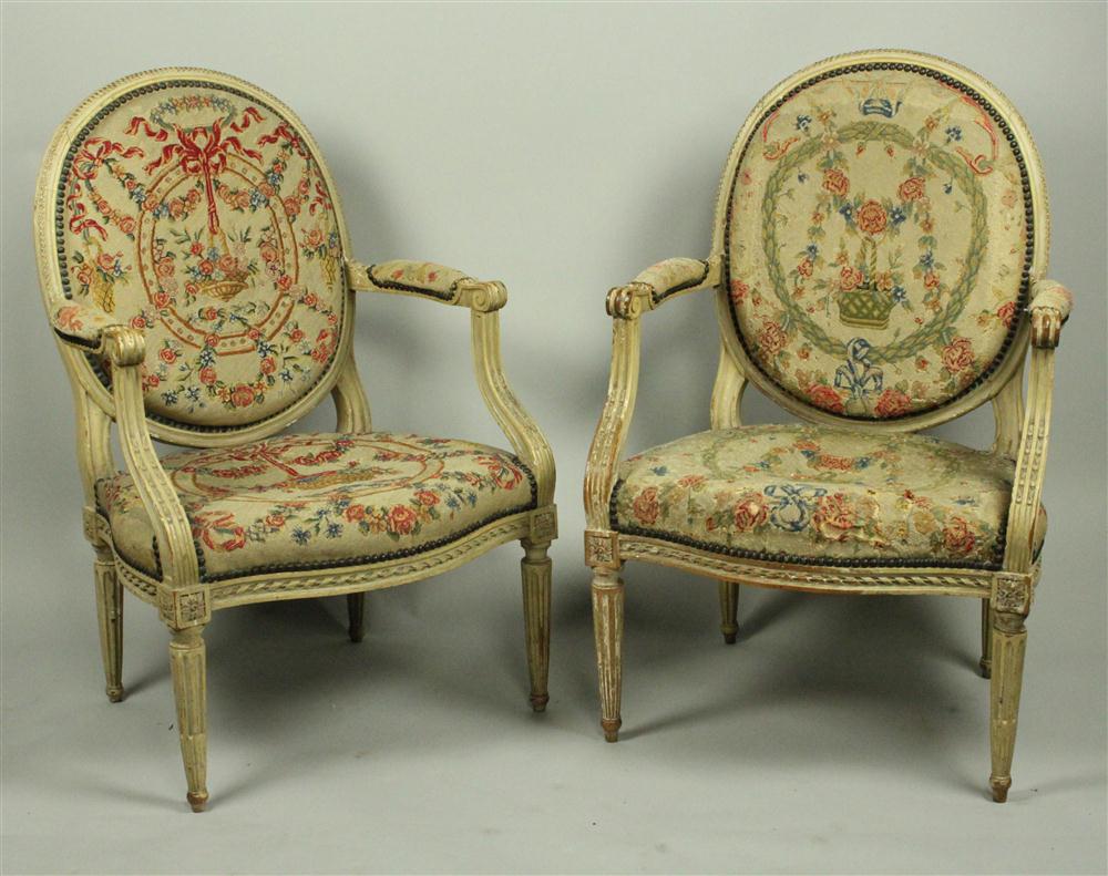 PAIR OF LOUIS XV MARQUETRY OVAL