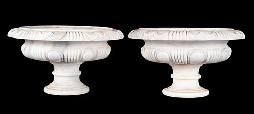 PAIR OF MARBLE GARDEN URNSPAIR OF