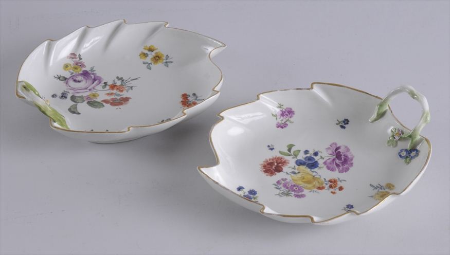 PAIR OF MEISSEN PORCELAIN LEAF-FORM