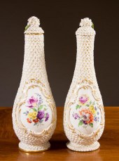 PAIR OF MEISSEN "SCHNEEBALLEN"