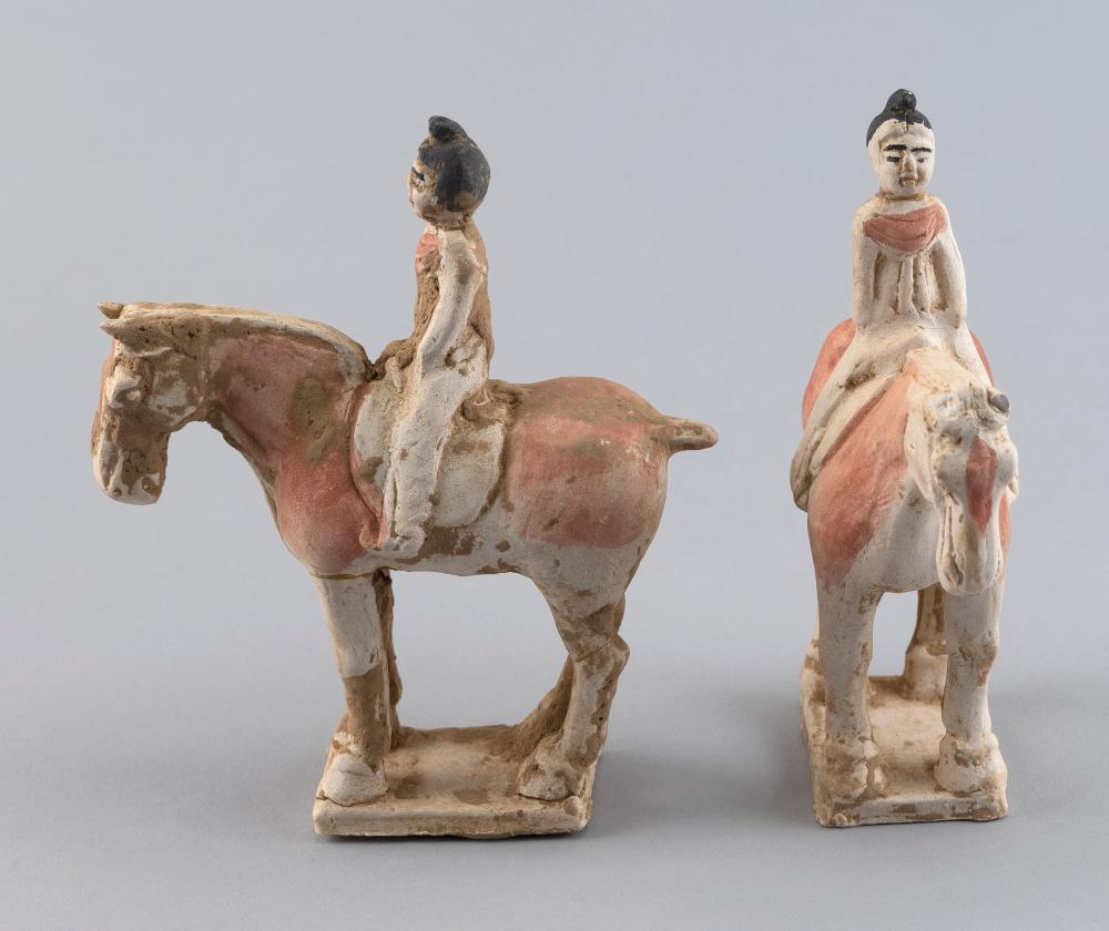 PAIR OF MINIATURE CHINESE PORCELAIN