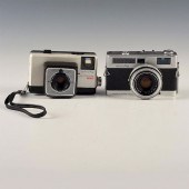 PAIR OF MINOLTA CAMERASA fun,