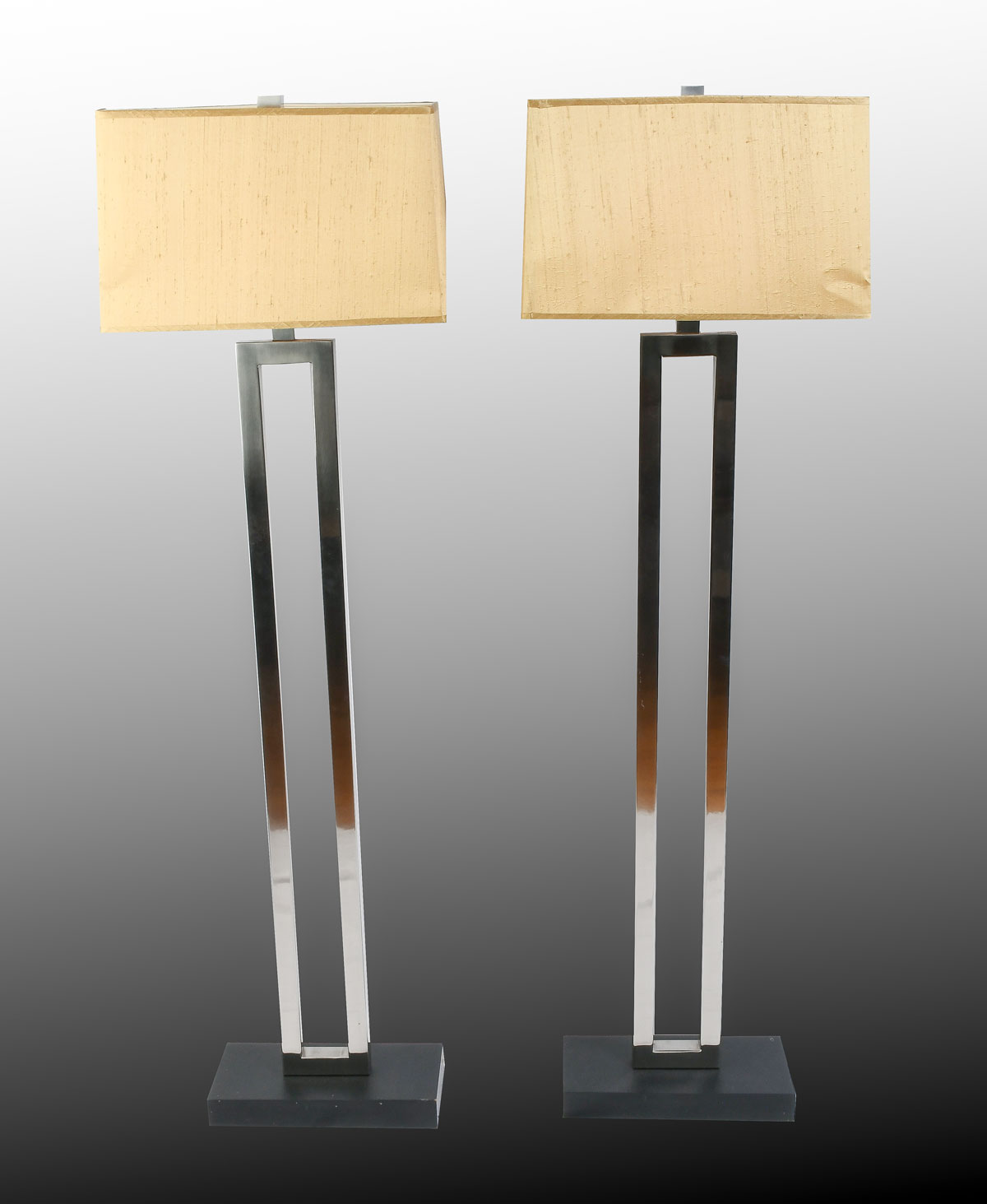 PAIR OF MODERN FLOOR LAMPS: Chromed