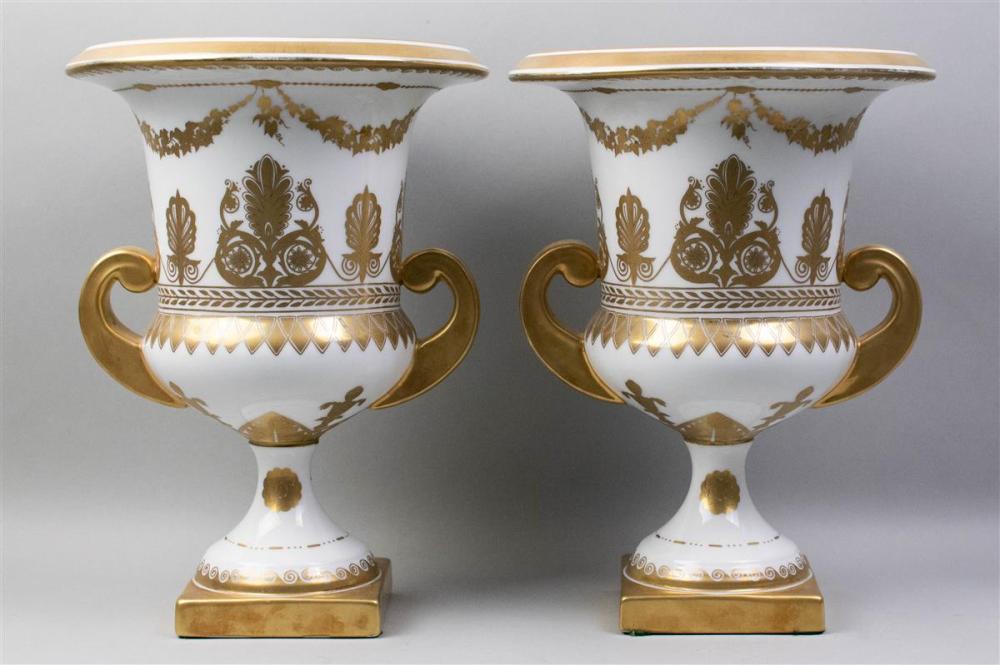PAIR OF NEOCLASSICAL PORCELAIN