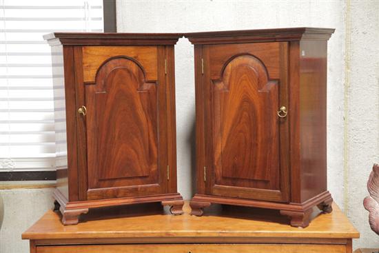 PAIR OF NIGHT STANDS. Walnut having