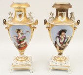 PAIR OF OLD PARIS VASES Pair o