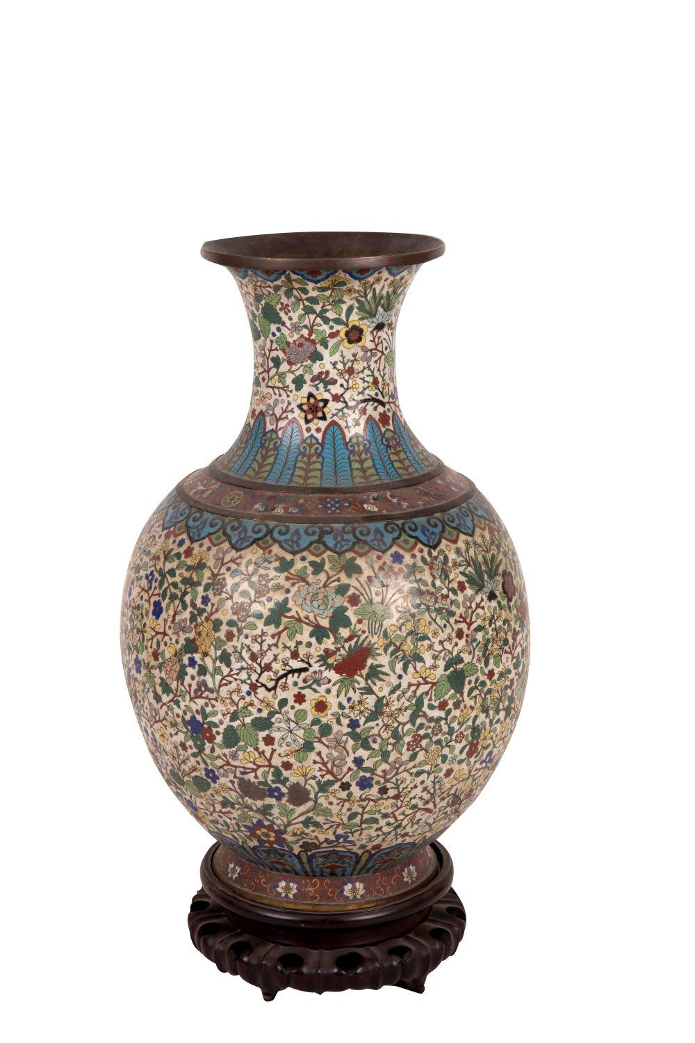 PAIR OF PALATIAL CHINESE ANTIQUE