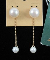 PAIR OF PEARL AND FOURTEEN KAR