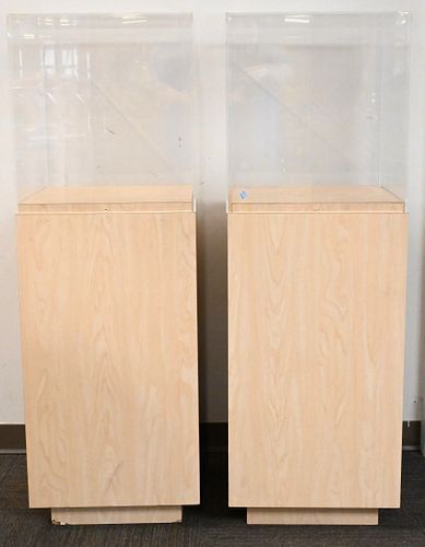 PAIR OF PEDESTALS WITH PLEXI