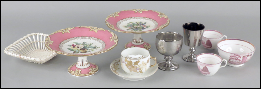 PAIR OF PORCELAIN COMPOTES.