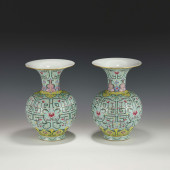 PAIR OF QIANLONG FAMILLE ROSE