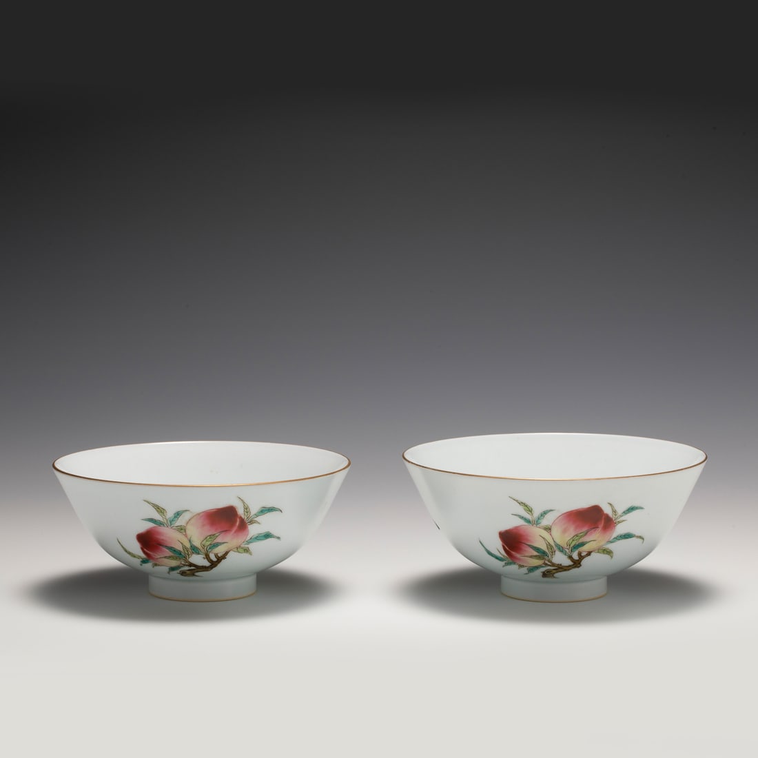 PAIR OF QING QIANLONG FAMILLE