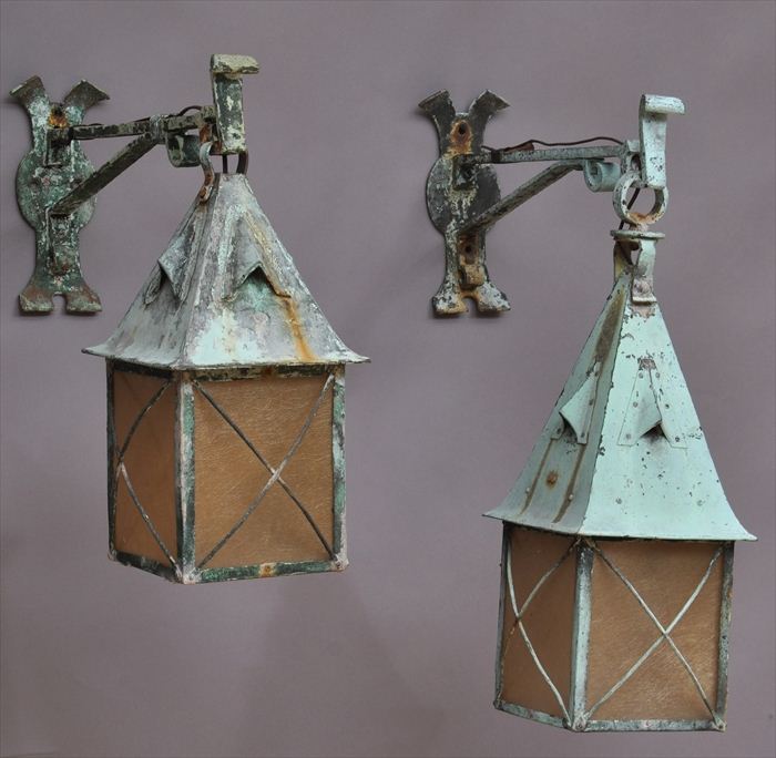 PAIR OF RENAISSANCE-STYLE LEAD WALL