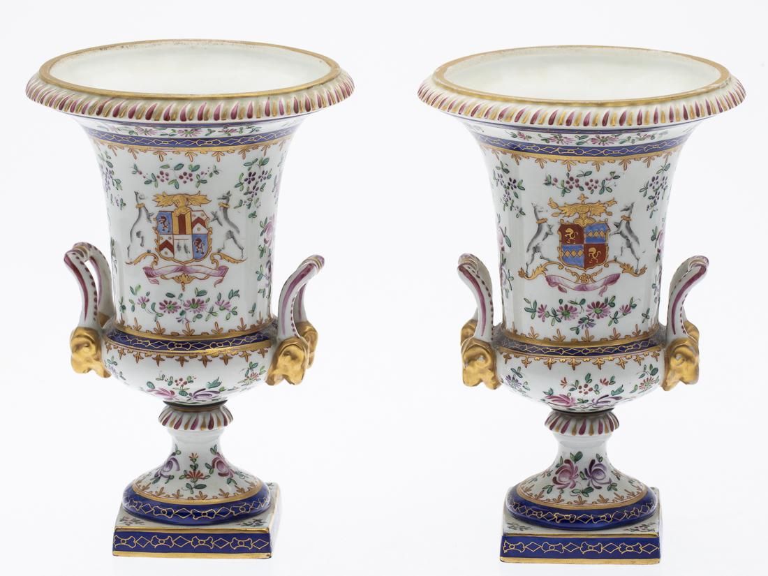 PAIR OF SAMSON PORCELAIN URNS, 19TH