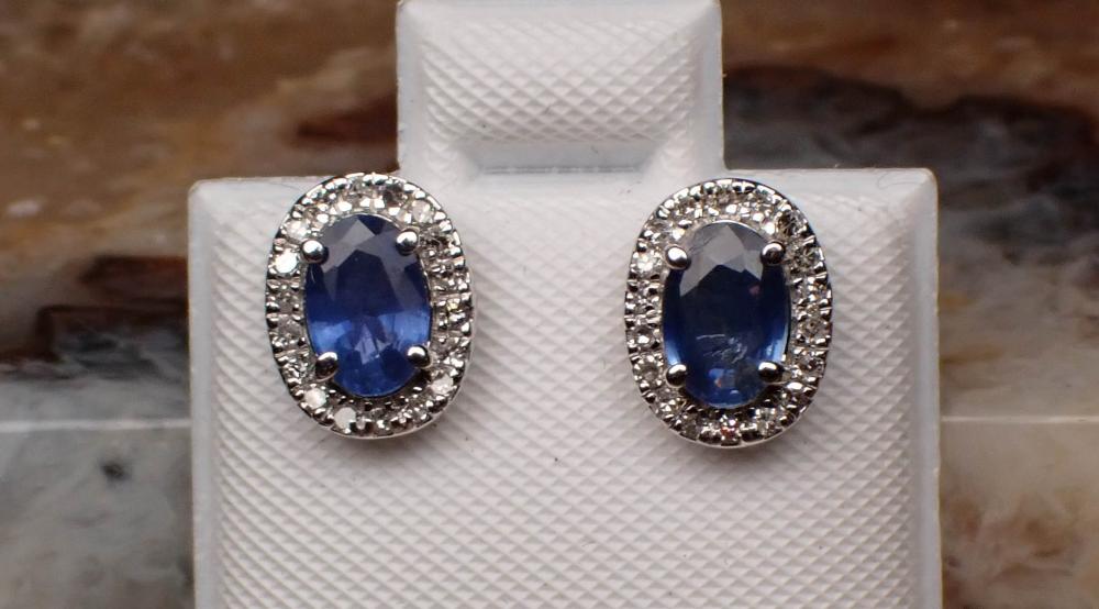 PAIR OF SAPPHIRE AND DIAMOND EAR