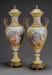 PAIR OF SèVRES-TYPE ORMOLU MOU