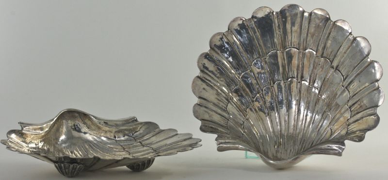 Pair of Shell Shaped Oval