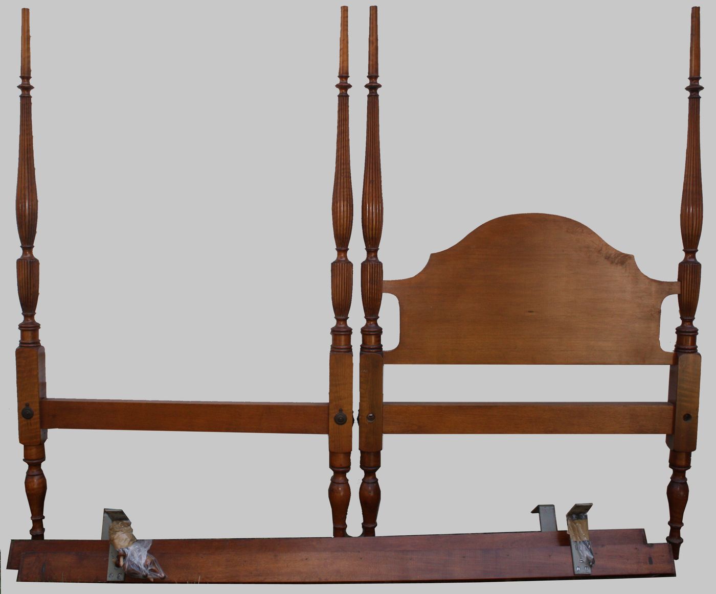 PAIR OF SHERATON-STYLE FOUR-POST