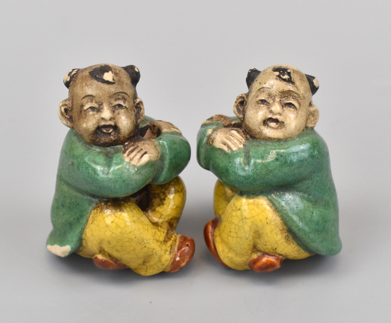 PAIR OF SMALL CHINESE PORCELAIN